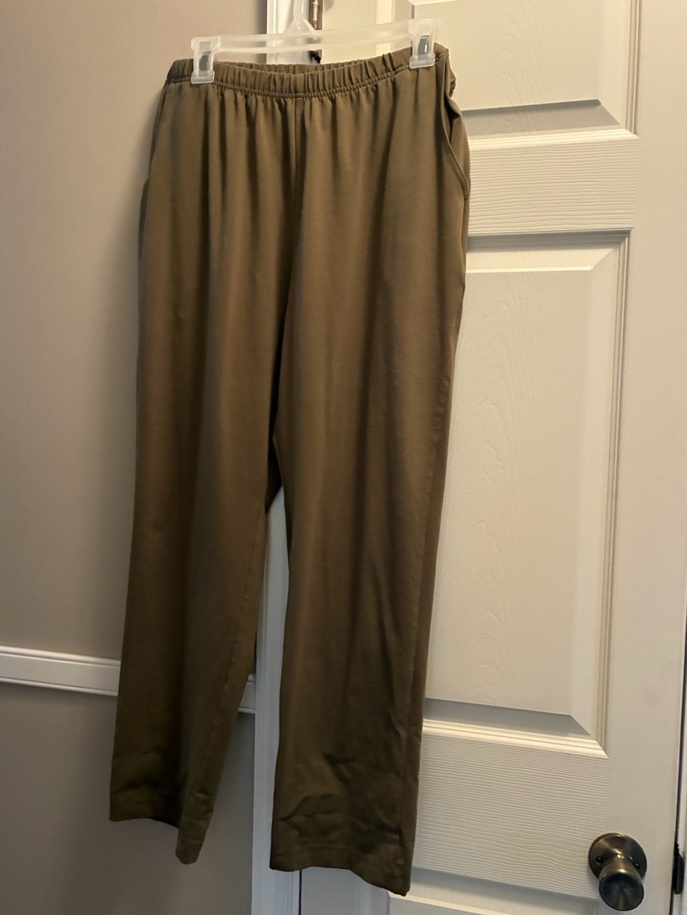 L.L.Bean Women's Petite Large original tapered leg perfect fit pants grass green